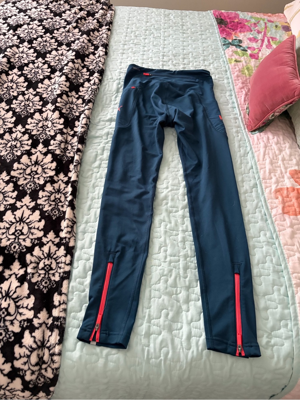 Puma Womens Running Teal Active Leggings with Red Zipper Accents